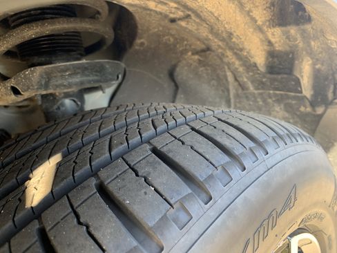 Used 2025 Volvo XC40 B5 Core image 12