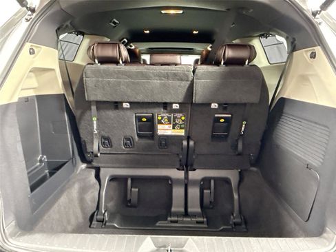 Certified 2021 Toyota Sienna Platinum image 40