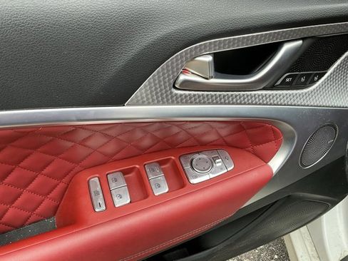 Used 2022 Genesis G70 3.3T Launch Edition image 20