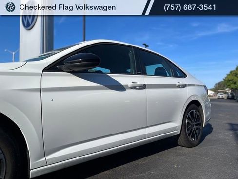 Used 2025 Volkswagen Jetta Sport image 3
