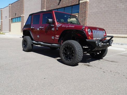 Used 2013 Jeep Wrangler Unlimited Sahara w/ Connectivity Group AWD/4WD image 2