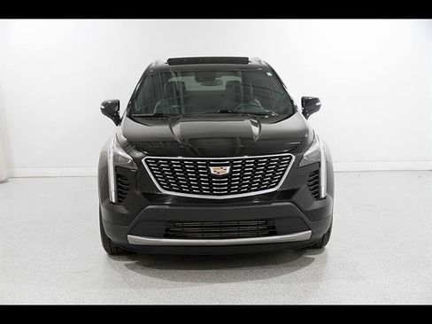 Used 2022 Cadillac XT4 Premium Luxury w/ Technology Package AWD/4WD image 2