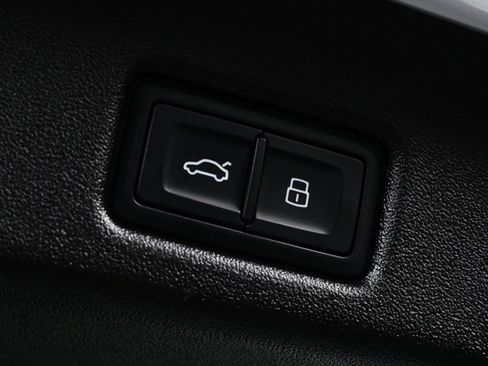 Certified 2025 Audi Q5 Premium w/ Convenience Package image 28