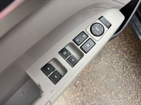 Used 2019 Hyundai Elantra SE image 24