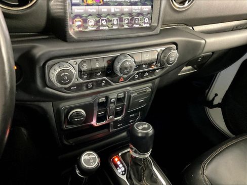 Used 2021 Jeep Wrangler Unlimited Sahara AWD/4WD image 15