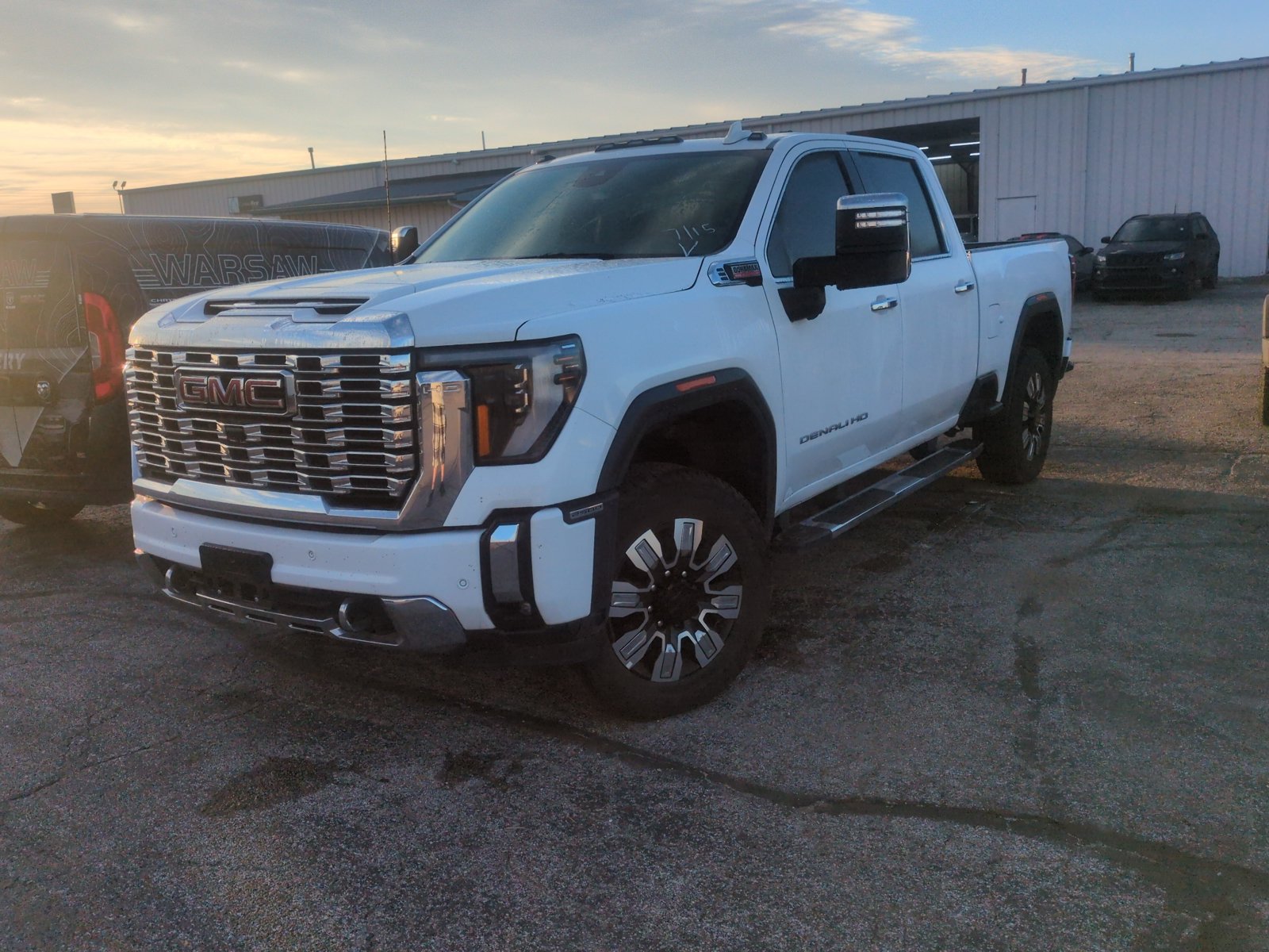Used 2025 GMC Sierra 2500 AT4 AWD/4WD image 1