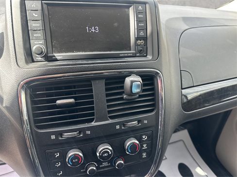 Used 2018 Dodge Grand Caravan SE w/ Rear Park Assist Package FWD image 23