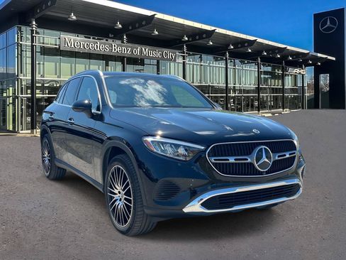 Used 2026 Mercedes-Benz GLC 300 image 1