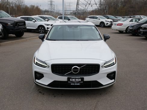 Used 2022 Volvo S60 B5 Momentum w/ Premium Package AWD/4WD image 2