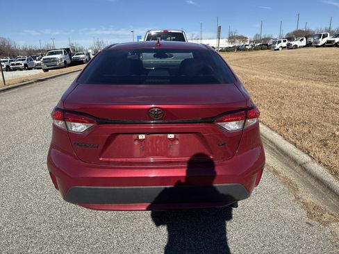 Used 2022 Toyota Corolla LE image 9