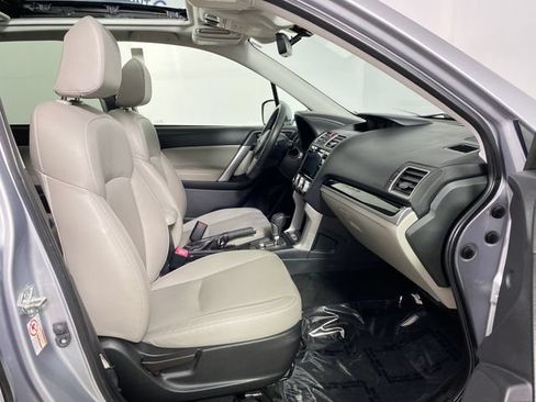Used 2017 Subaru Forester 2.5i Limited AWD/4WD image 8