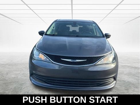 Used 2017 Chrysler Pacifica LX FWD image 9