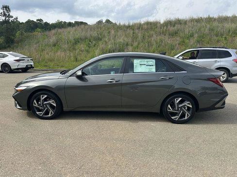 New 2025 Hyundai Elantra Limited image 2