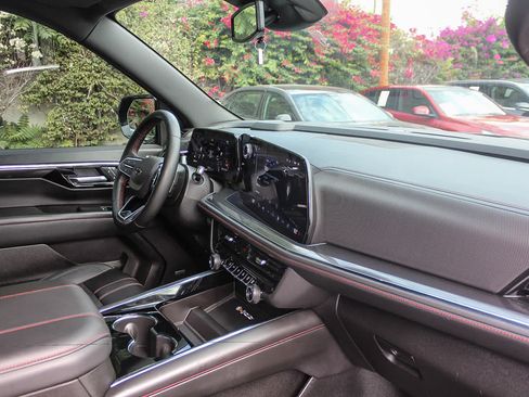 Used 2025 Chevrolet Suburban RST w/ Comfort Package RWD image 16