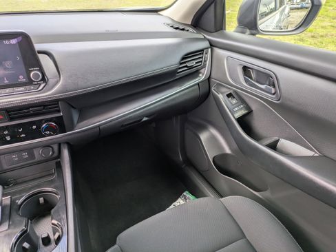 Used 2025 Nissan Rogue S FWD image 16