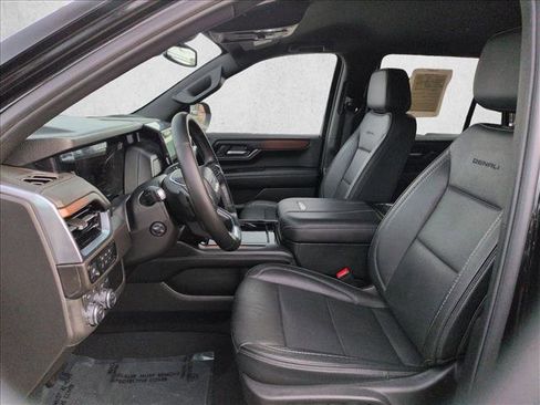 Used 2025 GMC Yukon Denali image 16