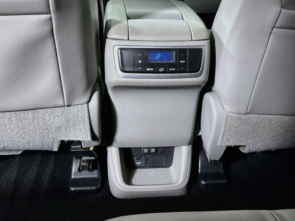 Used 2017 Toyota Highlander XLE w/ Carpet Mat Package AWD/4WD image 24