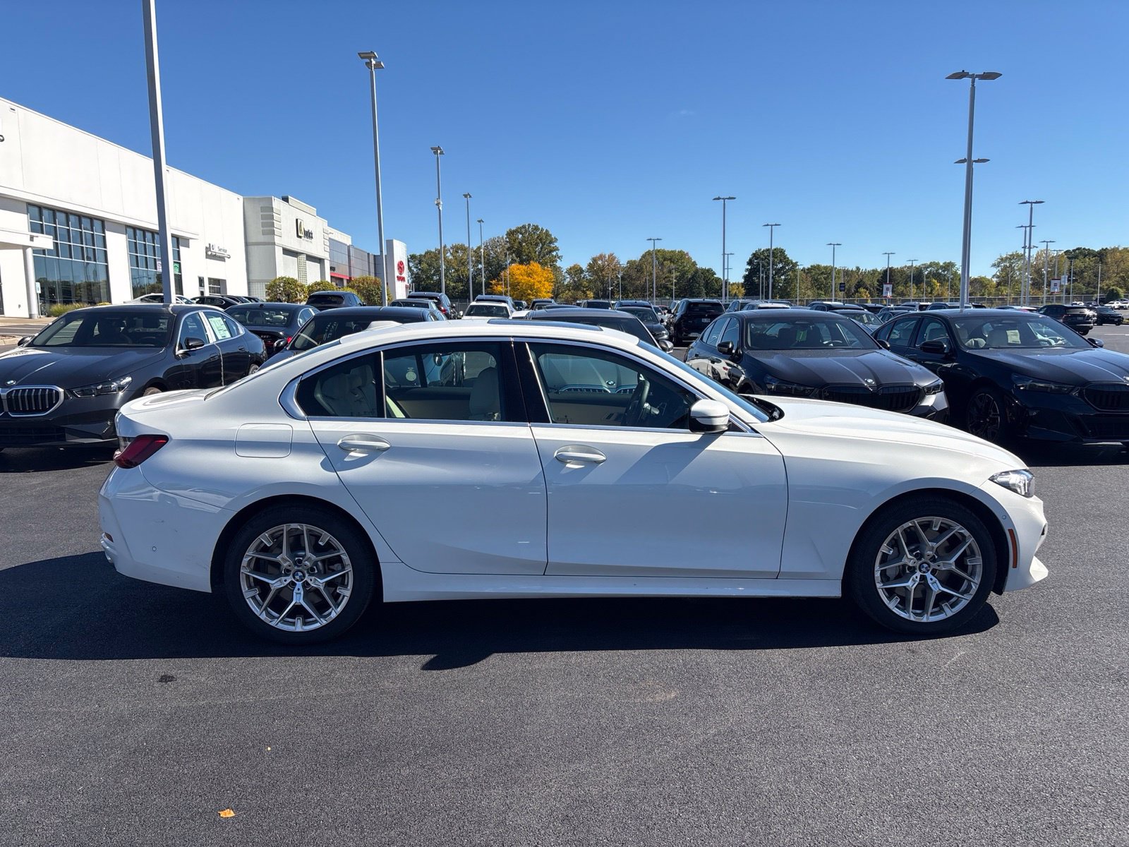 Used 2026 BMW 330i xDrive Sedan w/ Convenience Package AWD/4WD image 9