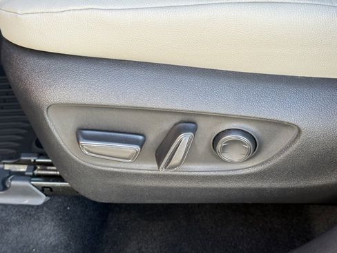 Certified 2025 Toyota Grand Highlander FWD image 20