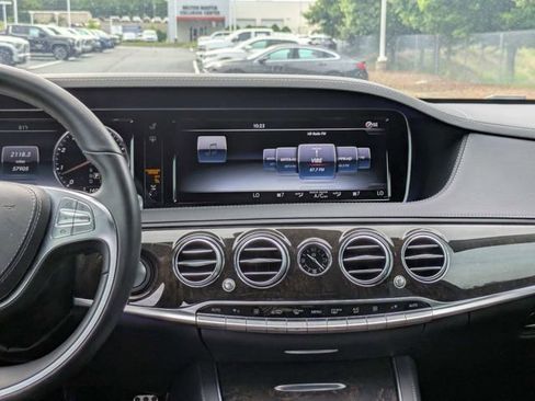 Used 2017 Mercedes-Benz S 550 Sedan image 19