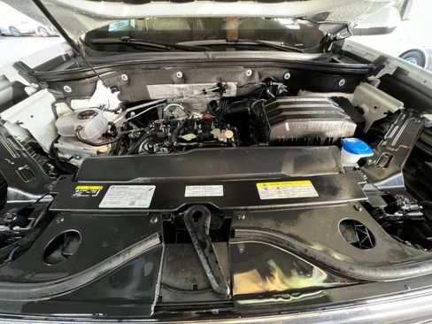 Used 2025 Volkswagen Atlas Cross Sport SE image 33