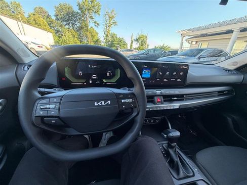 Used 2026 Kia K4 FWD image 17