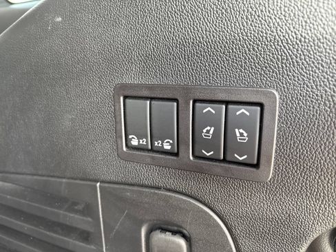 Used 2017 GMC Yukon SLT w/ Premium Edition AWD/4WD image 44