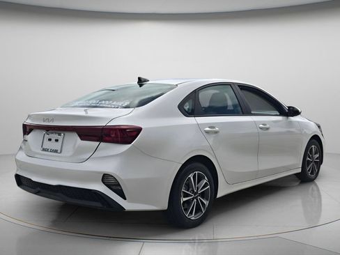 Used 2023 Kia Forte LXS image 7