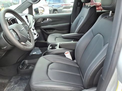 New 2026 Chrysler Voyager LX FWD image 12