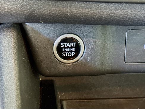 Used 2022 Nissan Rogue SV FWD image 21