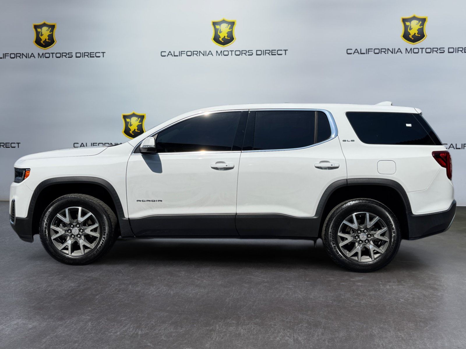 Used 2022 GMC Acadia SLE FWD image 2