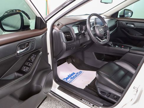 Used 2022 Nissan Rogue SL FWD image 3