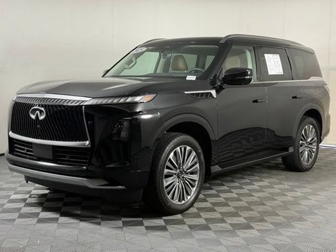 Used 2025 INFINITI QX80 Luxe RWD image 2