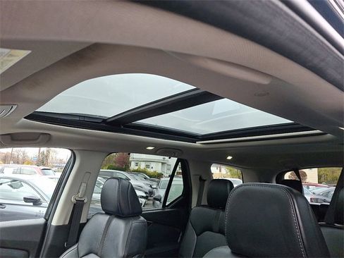 Used 2025 Honda Pilot Touring image 16