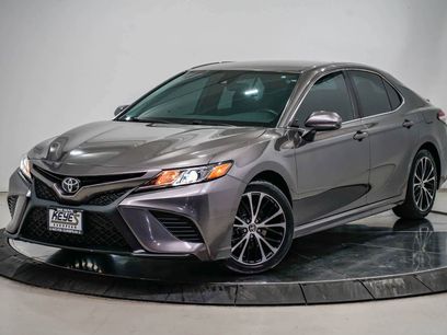 Used 2020 Toyota Camry SE w/ Carpet Mat Package