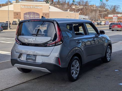 Used 2023 Kia Soul LX image 6
