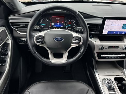 Used 2022 Ford Explorer XLT w/ Equipment Group 202A image 14