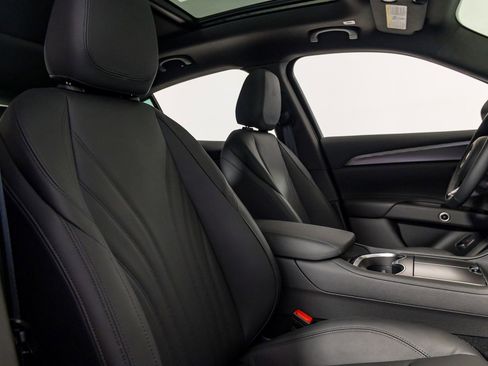 Used 2024 Maserati Grecale GT image 24