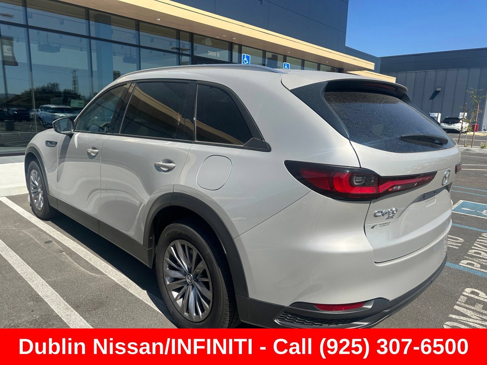 Used 2024 MAZDA CX-90 Plug-In Hybrid w/ Preferred AWD/4WD image 4