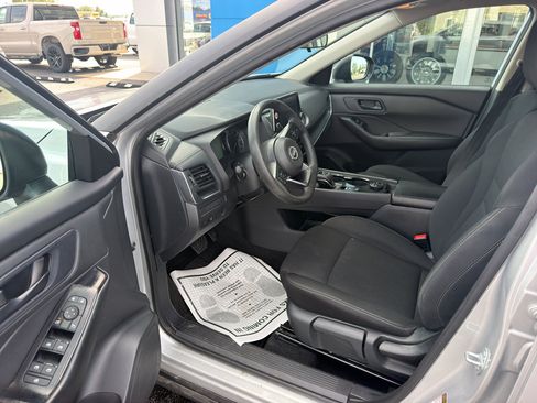 Used 2024 Nissan Rogue S AWD/4WD image 8