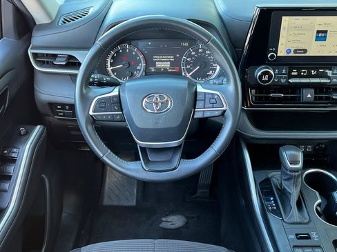 Used 2024 Toyota Highlander LE image 14