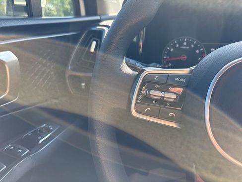 Used 2023 Kia Sorento LX image 19