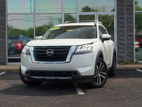 Used 2023 Nissan Pathfinder Platinum AWD/4WD image 6