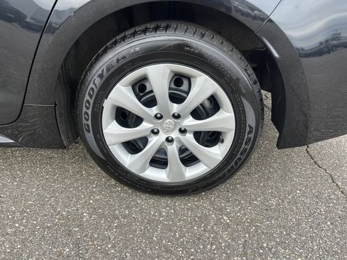 Used 2021 Toyota Corolla LE image 24