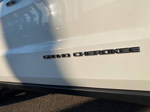 Used 2017 Jeep Grand Cherokee Limited AWD/4WD image 8