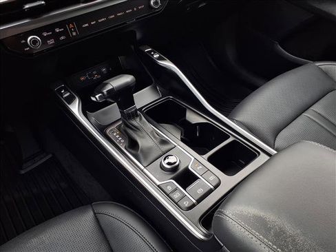 Used 2025 Kia Sorento S image 17