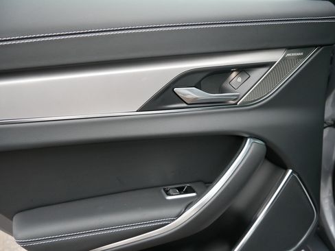 Used 2022 Jaguar XF R-Dynamic SE image 18