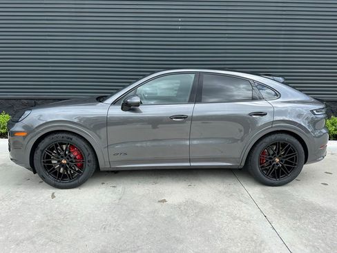Used 2025 Porsche Cayenne GTS image 2