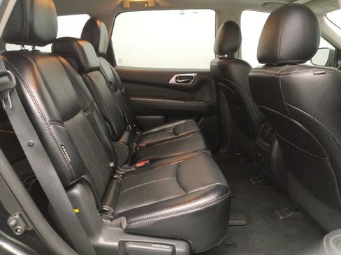 Used 2020 Nissan Pathfinder Platinum image 19