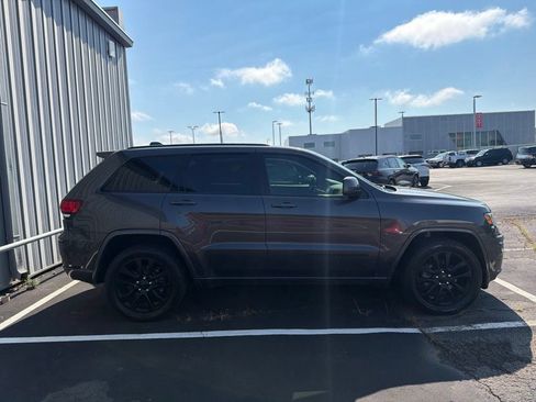 Used 2019 Jeep Grand Cherokee Altitude AWD/4WD image 5